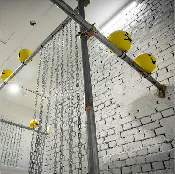 Scaffolding, stainless steel ball, metal chain, size variable, 2016
